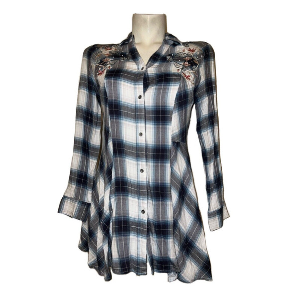 Tantrums Tops - TANTRUMS Top Women's Size S Blue Plaid Embroidered Roll Tab LSleeve Button Shirt
